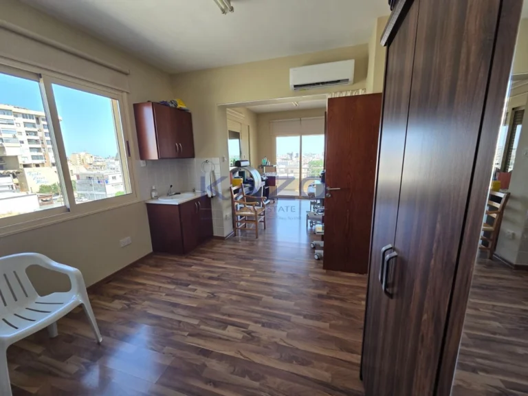 100m² Office for Rent in Limassol District