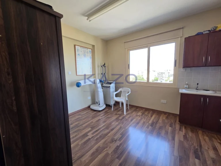 100m² Office for Rent in Limassol District