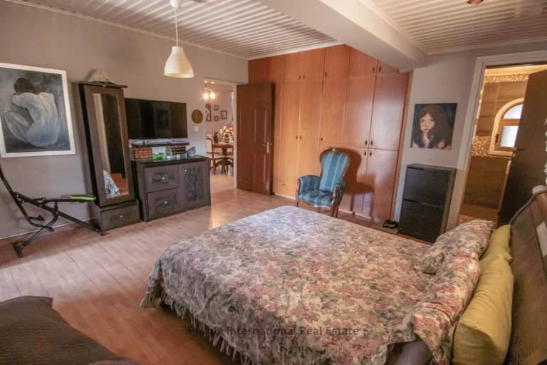 5 Bedroom House for Sale in Pervolia Larnacas