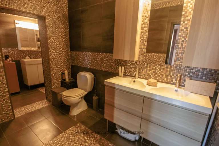 5 Bedroom House for Sale in Pervolia Larnacas