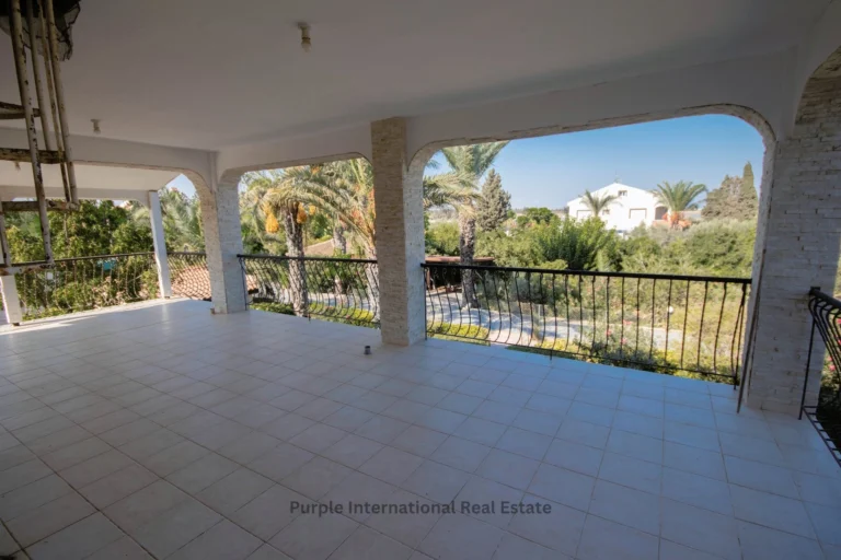 5 Bedroom House for Sale in Pervolia Larnacas