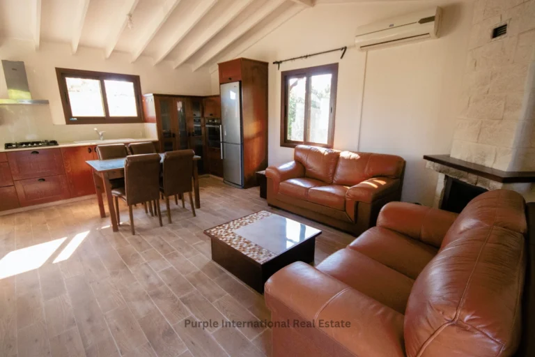 5 Bedroom House for Sale in Pervolia Larnacas