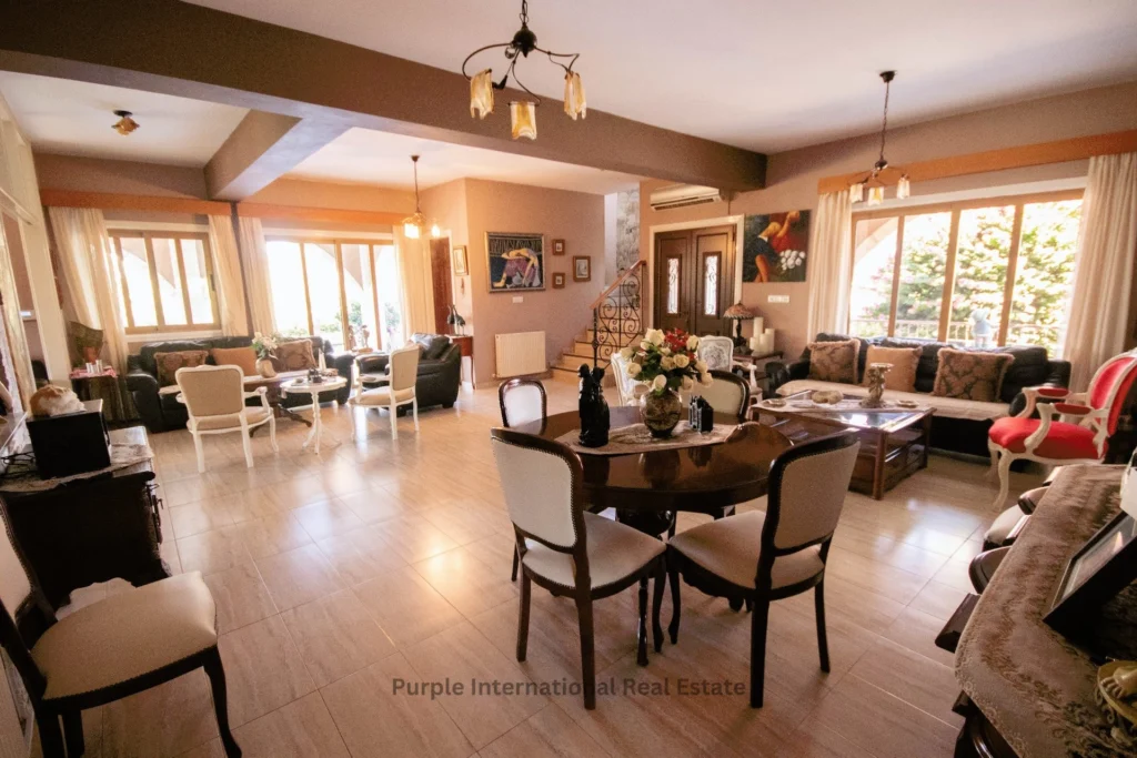 5 Bedroom House for Sale in Pervolia Larnacas