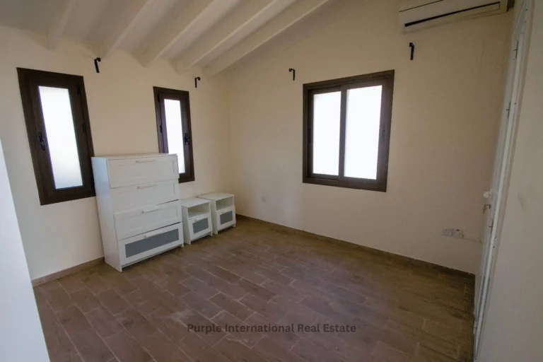 5 Bedroom House for Sale in Pervolia Larnacas