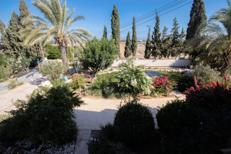5 Bedroom House for Sale in Pervolia Larnacas