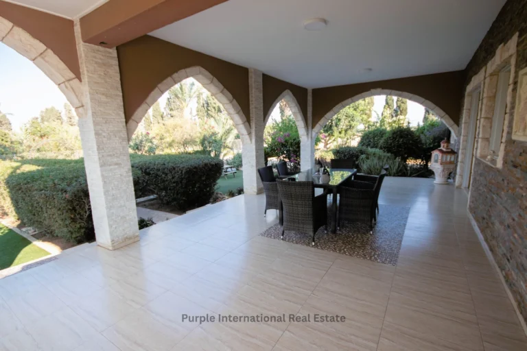 5 Bedroom House for Sale in Pervolia Larnacas
