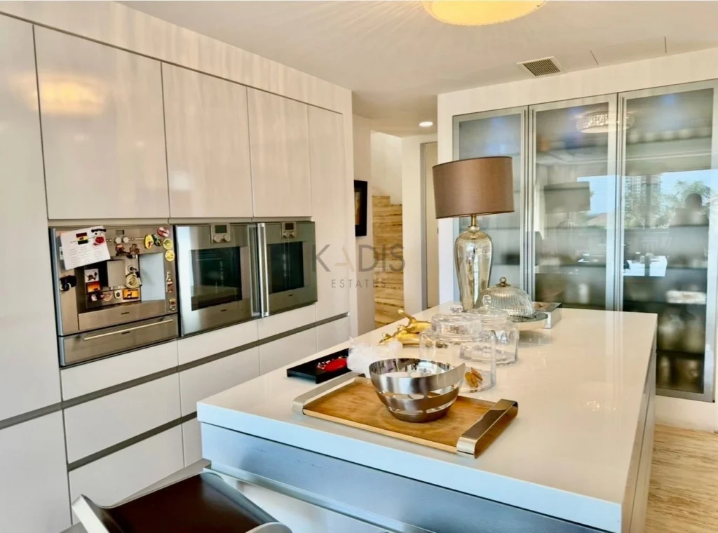 5 Bedroom House for Sale in Agios Tychonas, Limassol District