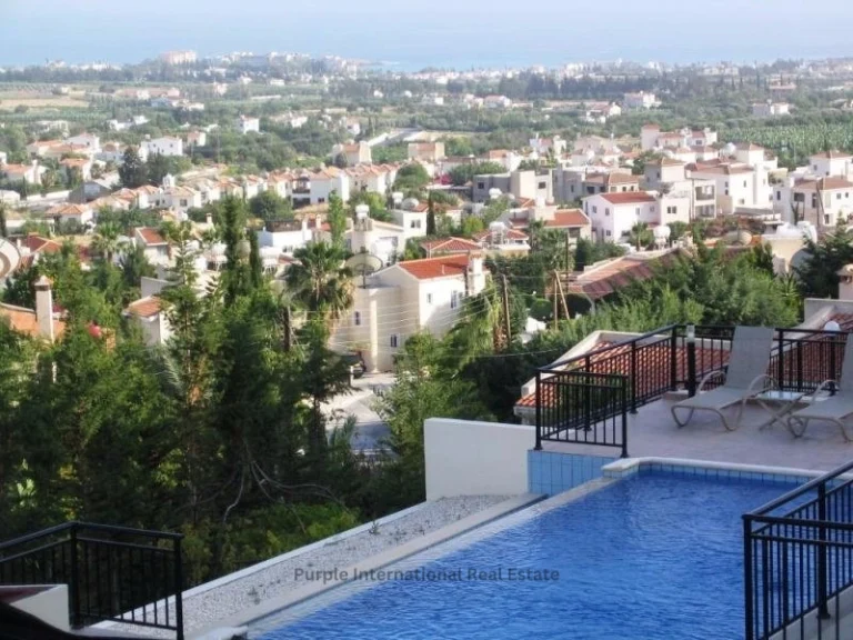 4 Bedroom House for Sale in Peyia, Paphos District