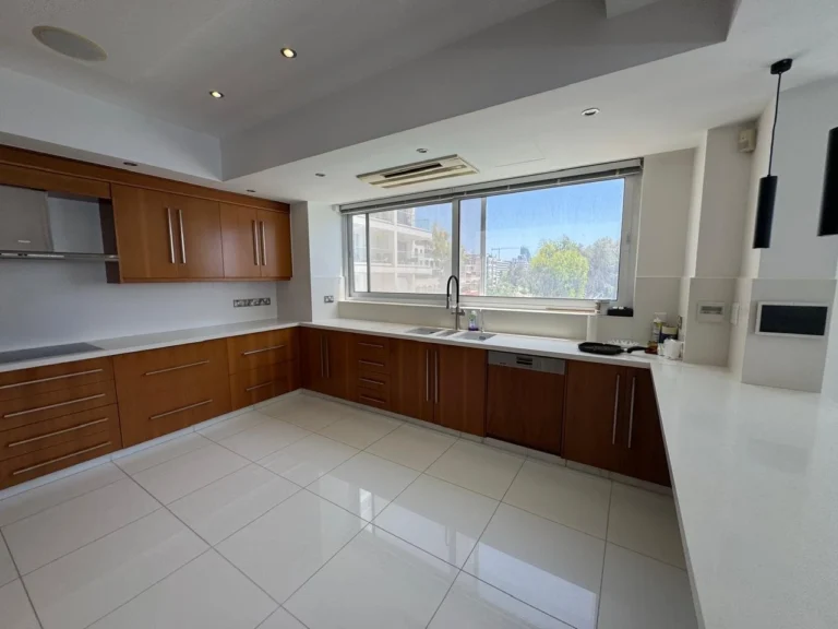 4 Bedroom Apartment for Rent in Potamos Germasogeias, Limassol District