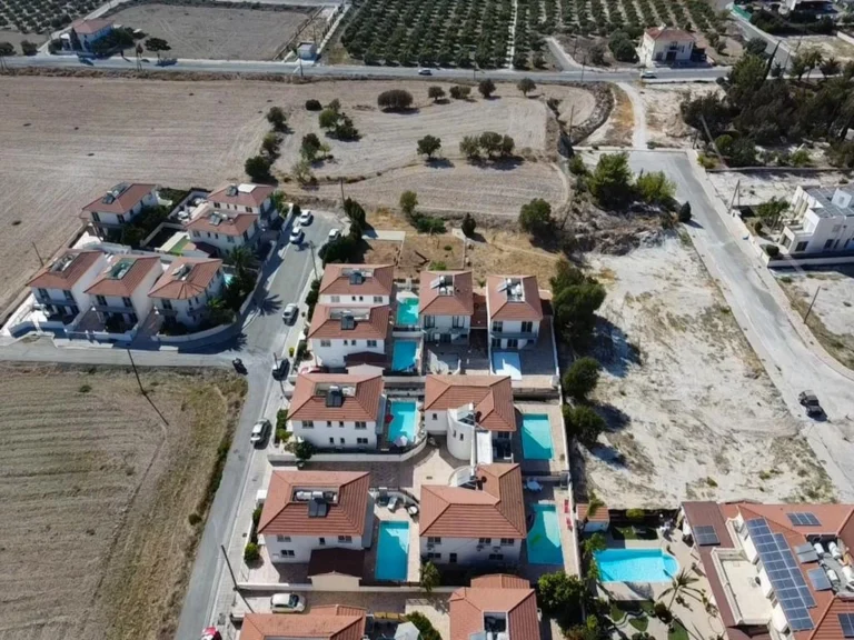 Cheap Houses and Villas for Sale Larnaca up to 300000 euro