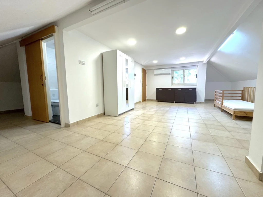 5 Bedroom House for Sale in Germasogeia, Limassol District