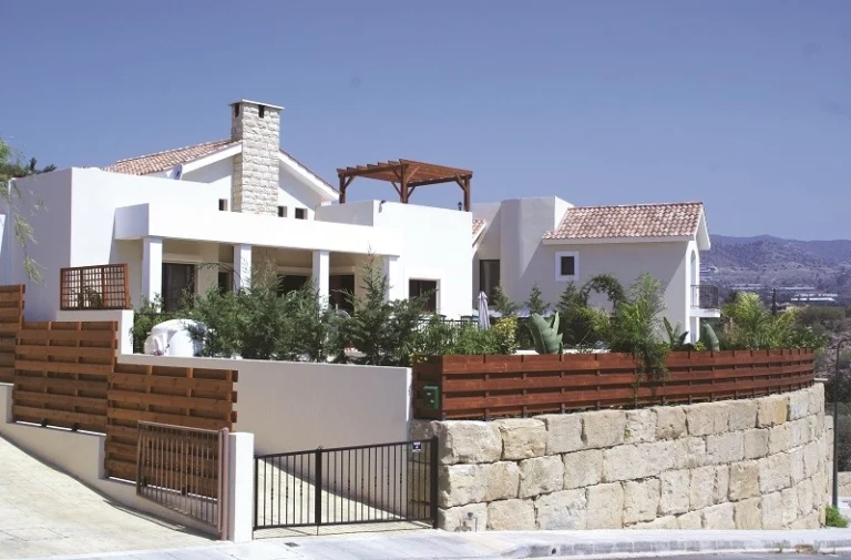2 Bedroom House for Sale in Monagroulli, Limassol District