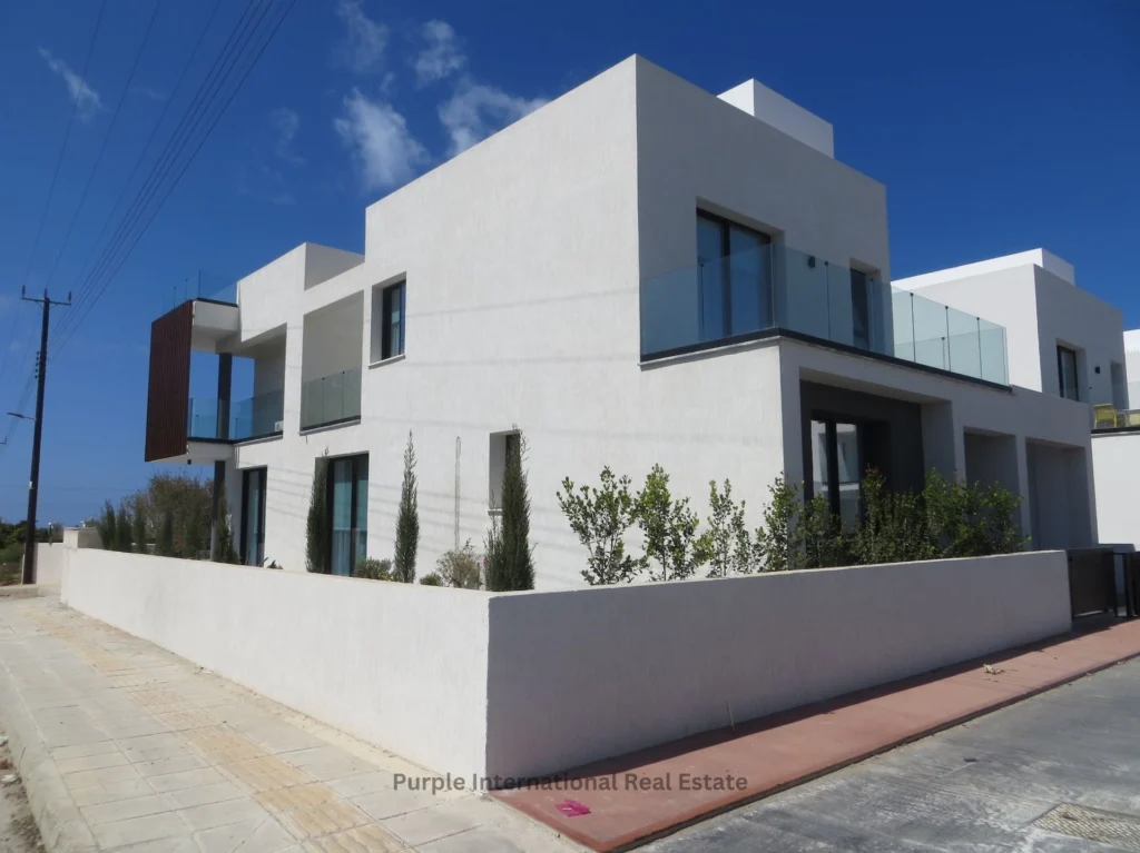 4 Bedroom House for Sale in Chlorakas, Paphos District