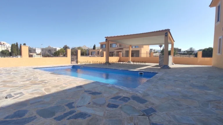 4 Bedroom House for Sale in Chlorakas, Paphos District