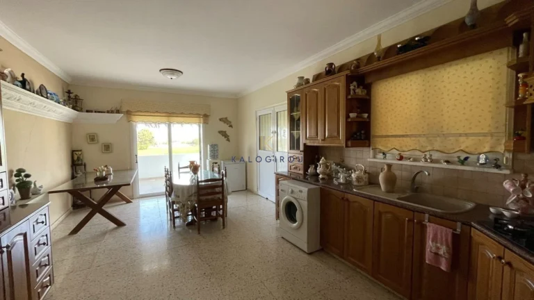 5 Bedroom House for Sale in Anafotida, Larnaca District