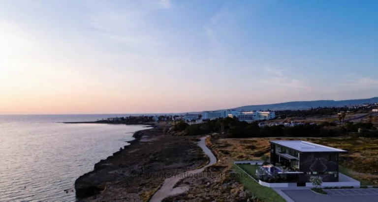 880m² House for Sale in Paphos District