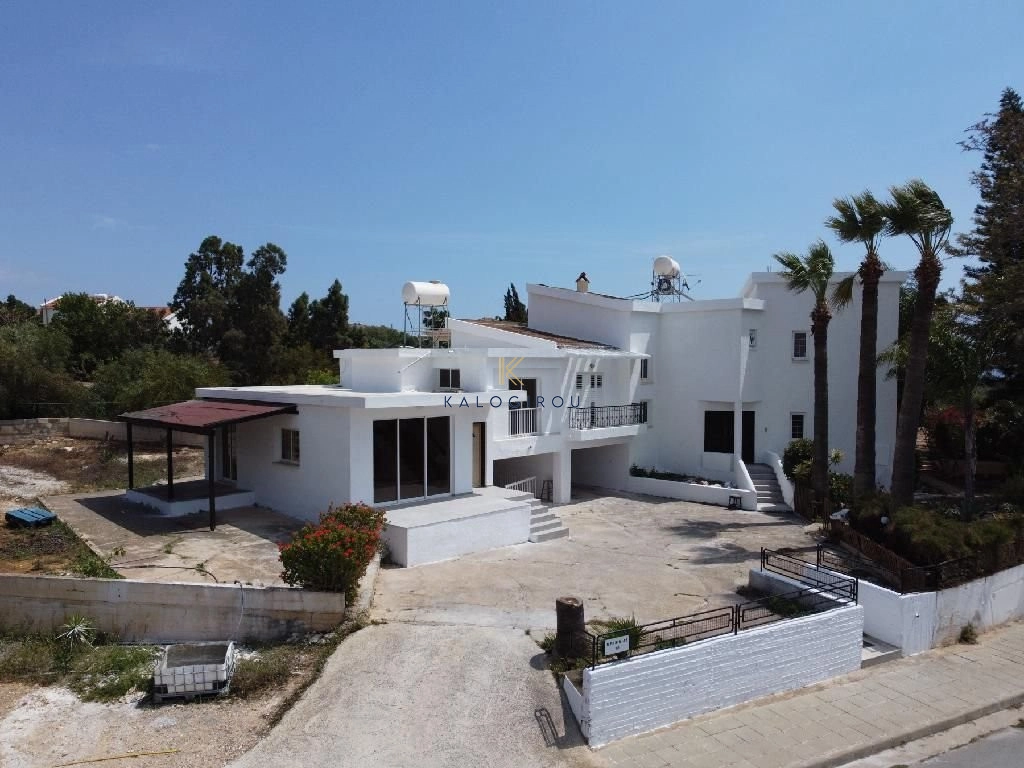 5 Bedroom House for Sale in Famagusta – Agia Napa