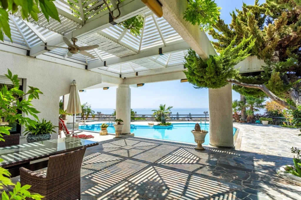 6+ Bedroom House for Sale in Agios Tychonas, Limassol District