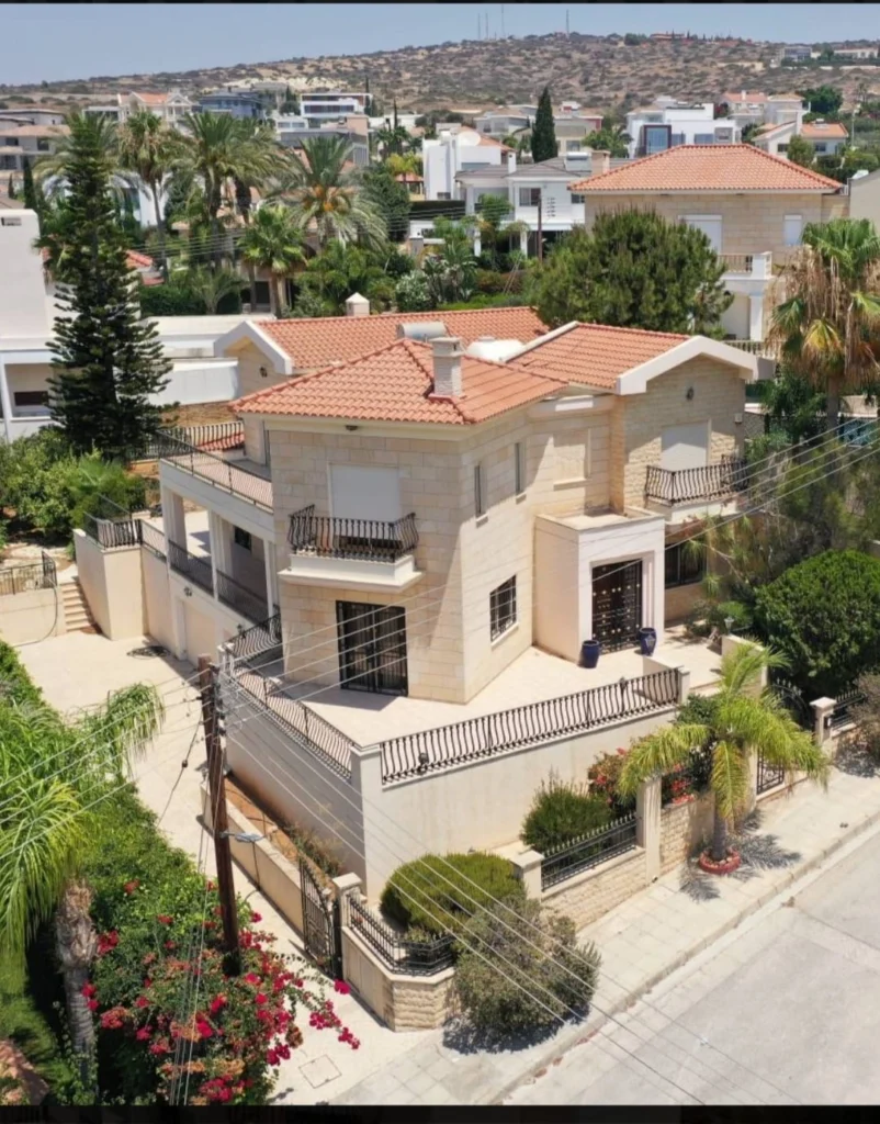 6+ Bedroom House for Sale in Agios Tychonas, Limassol District