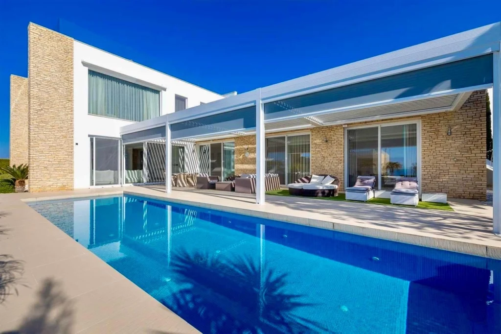 4 Bedroom House for Sale in Pegeia, Paphos District