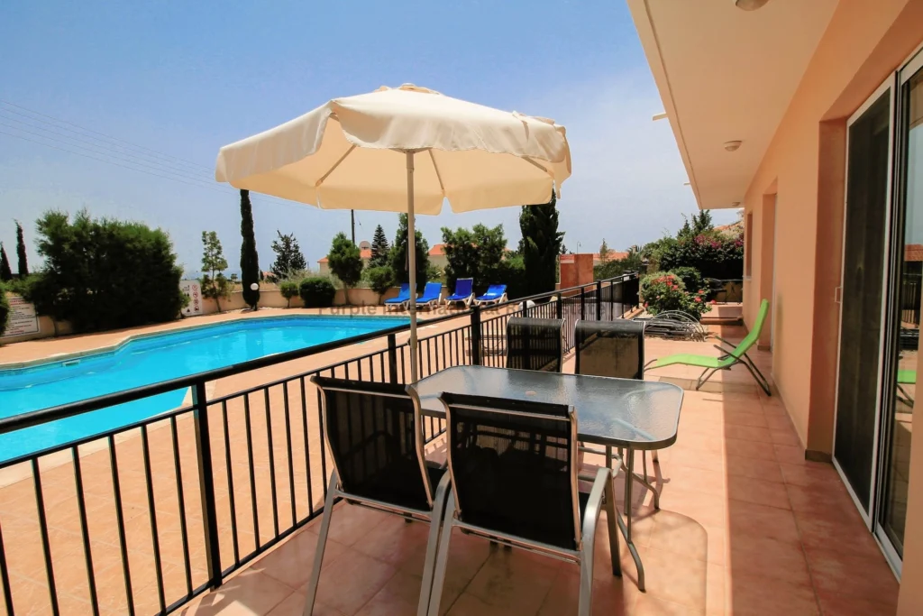 2 Bedroom Apartment for Sale in Sea Caves, Paphos District