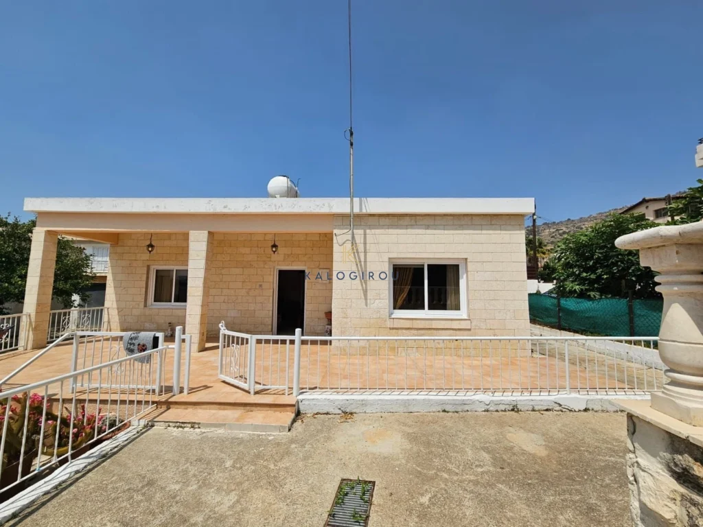3 Bedroom House for Sale in Oroklini, Larnaca District