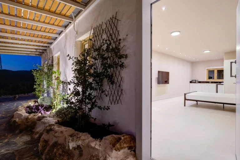 5 Bedroom House for Sale in Anarita, Paphos District