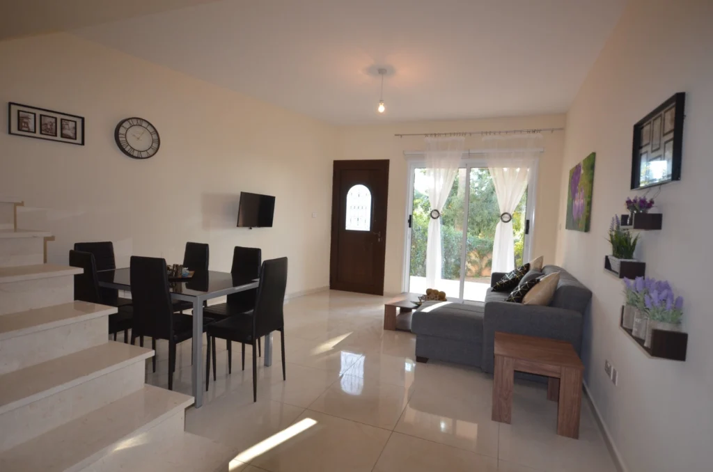3 Bedroom House for Sale in Tombs Of the Kings, Paphos District
