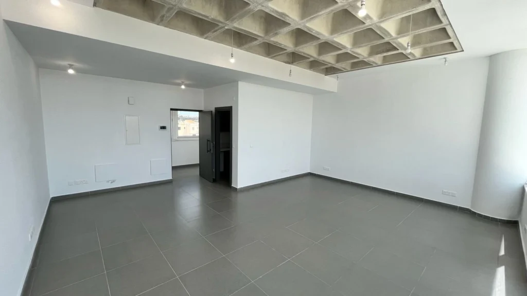 135m² Office for Rent in Vasiliko, Paphos District