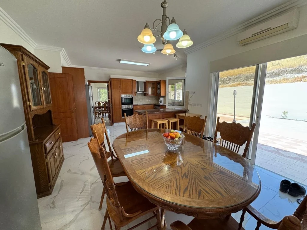 5 Bedroom House for Rent in Monagroulli, Limassol District
