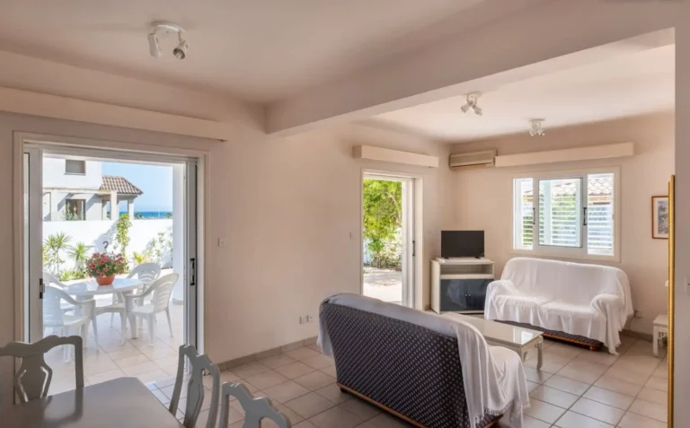3 Bedroom House for Sale in Oroklini, Larnaca District