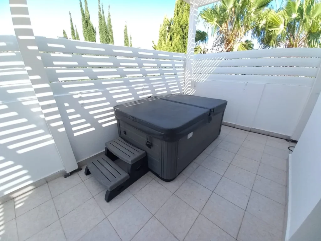 2 Bedroom Apartment for Sale in Paphos – Universal