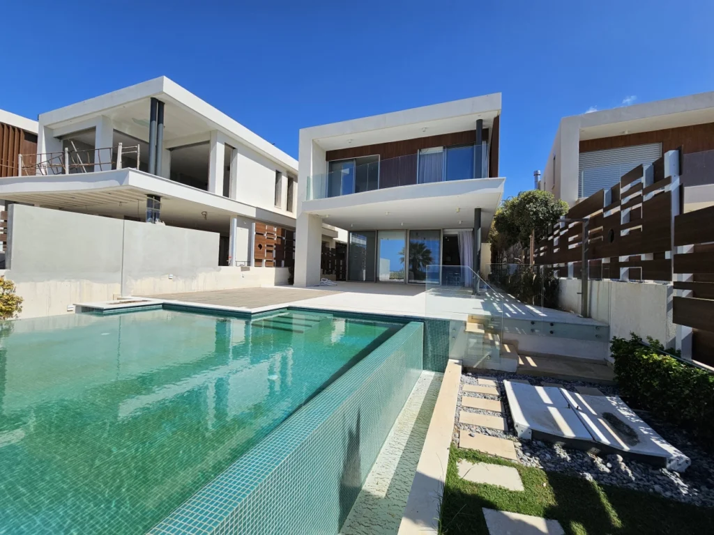 5 Bedroom House for Sale in Chlorakas, Paphos District