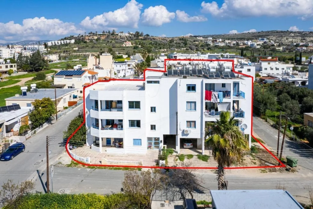 869m² Building for Sale in Geroskipou, Paphos District