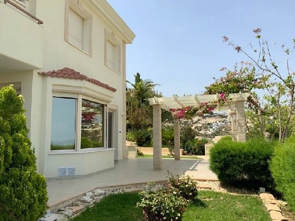 5 Bedroom House for Sale in Agios Tychonas, Limassol District