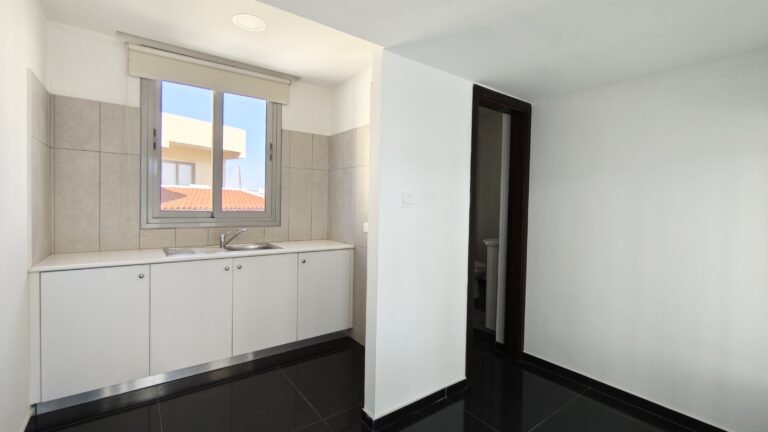 200m² Office for Rent in Strovolos, Nicosia District