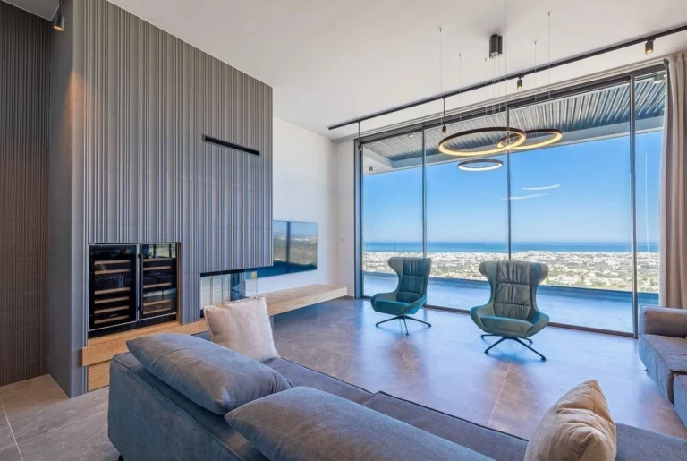 6+ Bedroom House for Sale in Armou, Paphos District