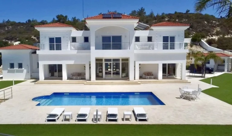 4 Bedroom House for Sale in Peyia, Paphos District