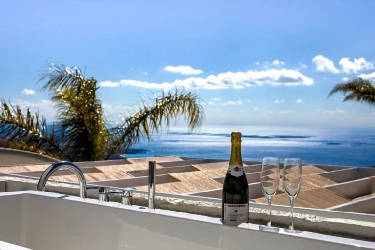 4 Bedroom House for Sale in Peyia, Paphos District