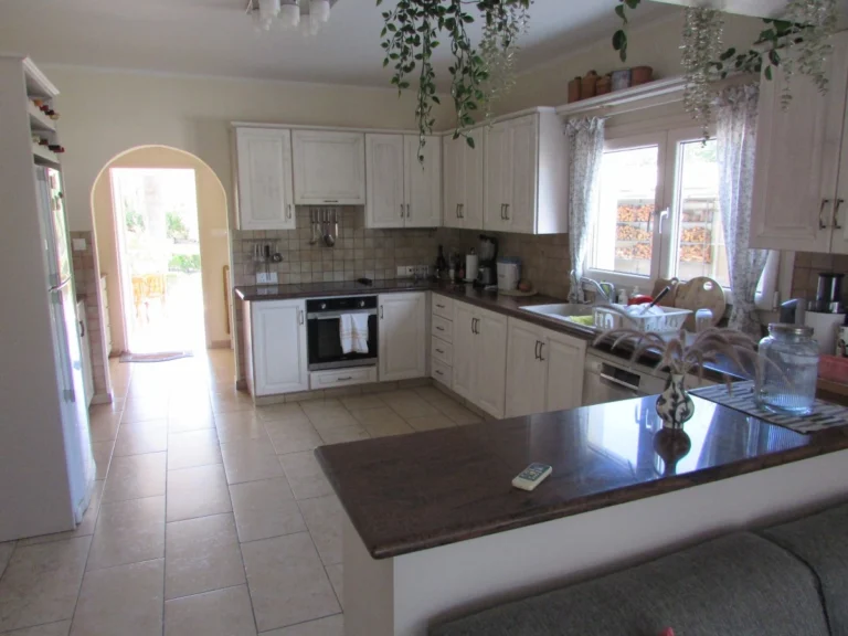 4 Bedroom House for Sale in Pyrgos Lemesou, Limassol District