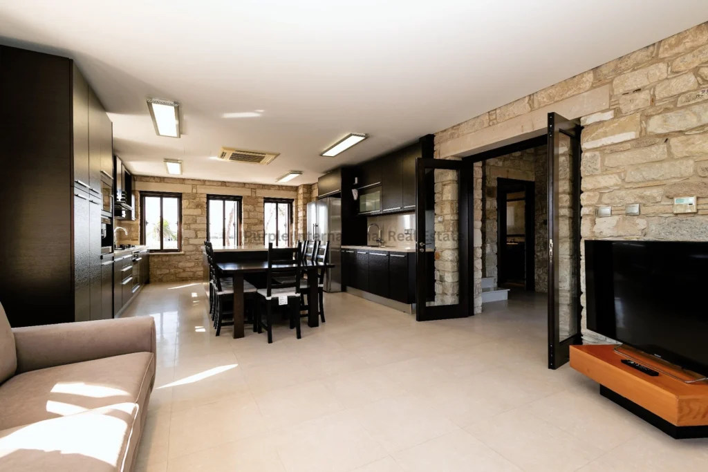 470m² House for Sale in Pervolia Larnacas