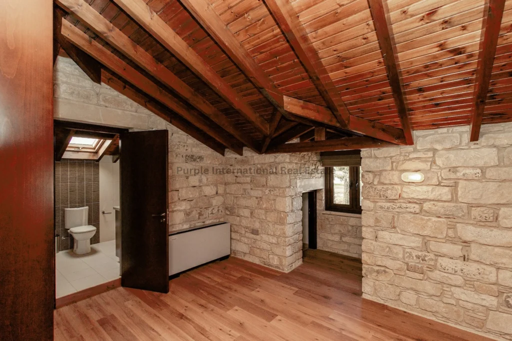470m² House for Sale in Pervolia Larnacas