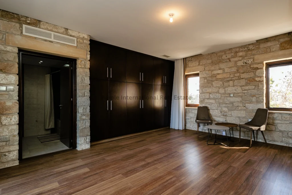 470m² House for Sale in Pervolia Larnacas