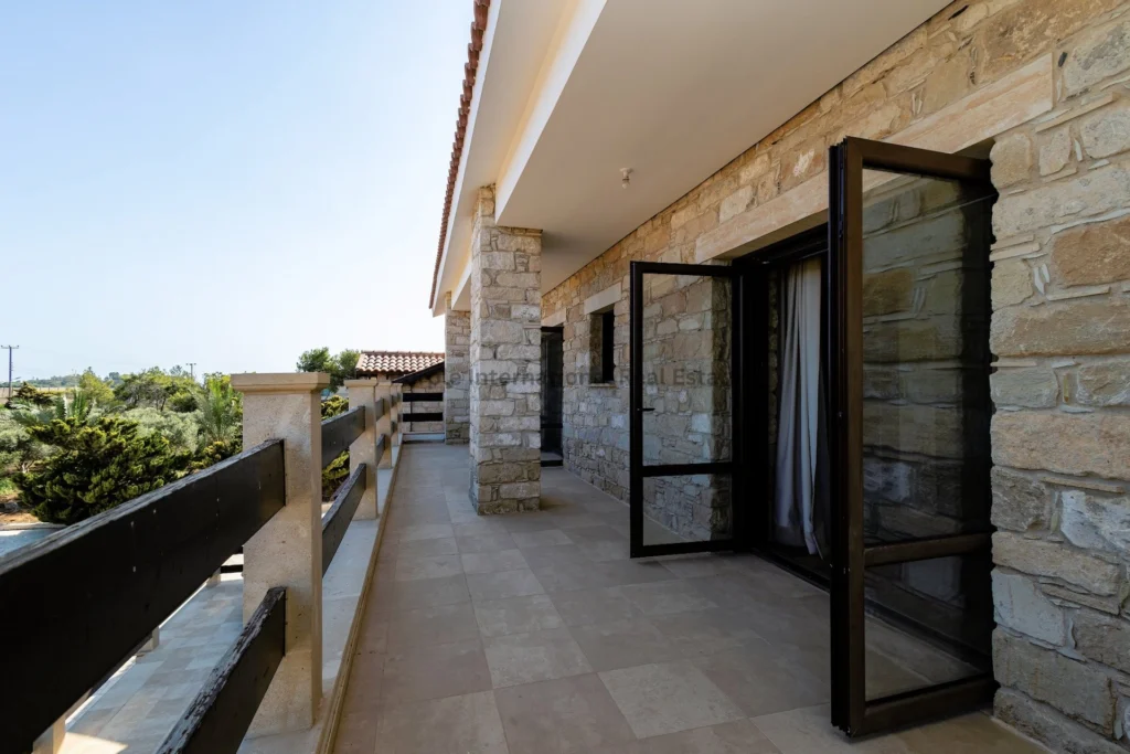 470m² House for Sale in Pervolia Larnacas