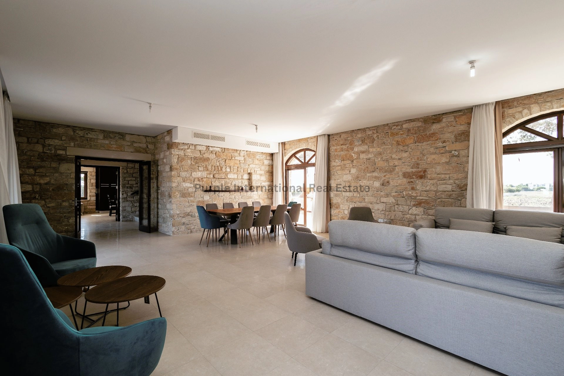 470m² House for Sale in Pervolia Larnacas