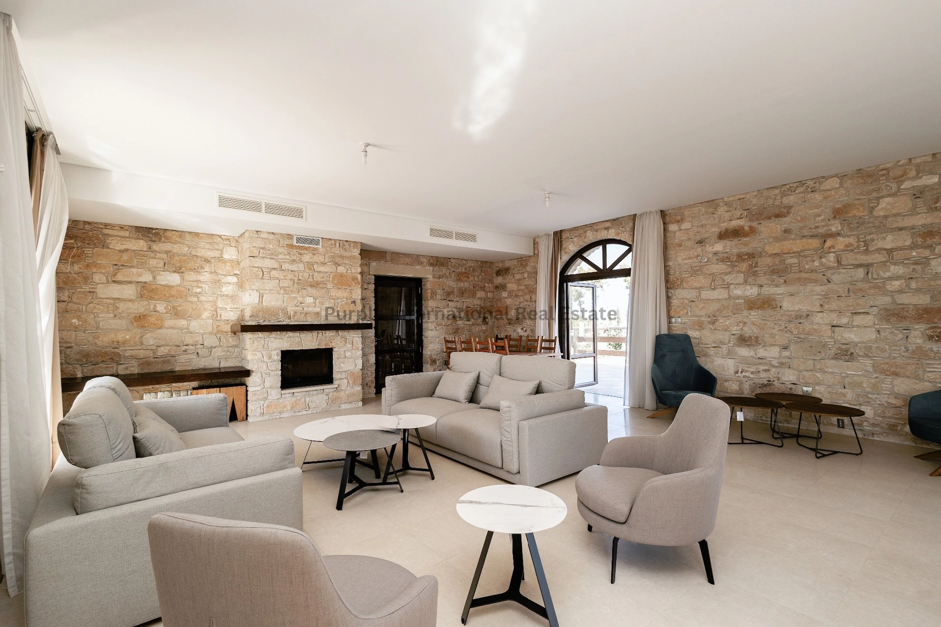 470m² House for Sale in Pervolia Larnacas