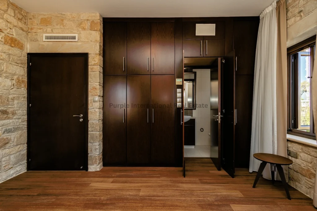 470m² House for Sale in Pervolia Larnacas