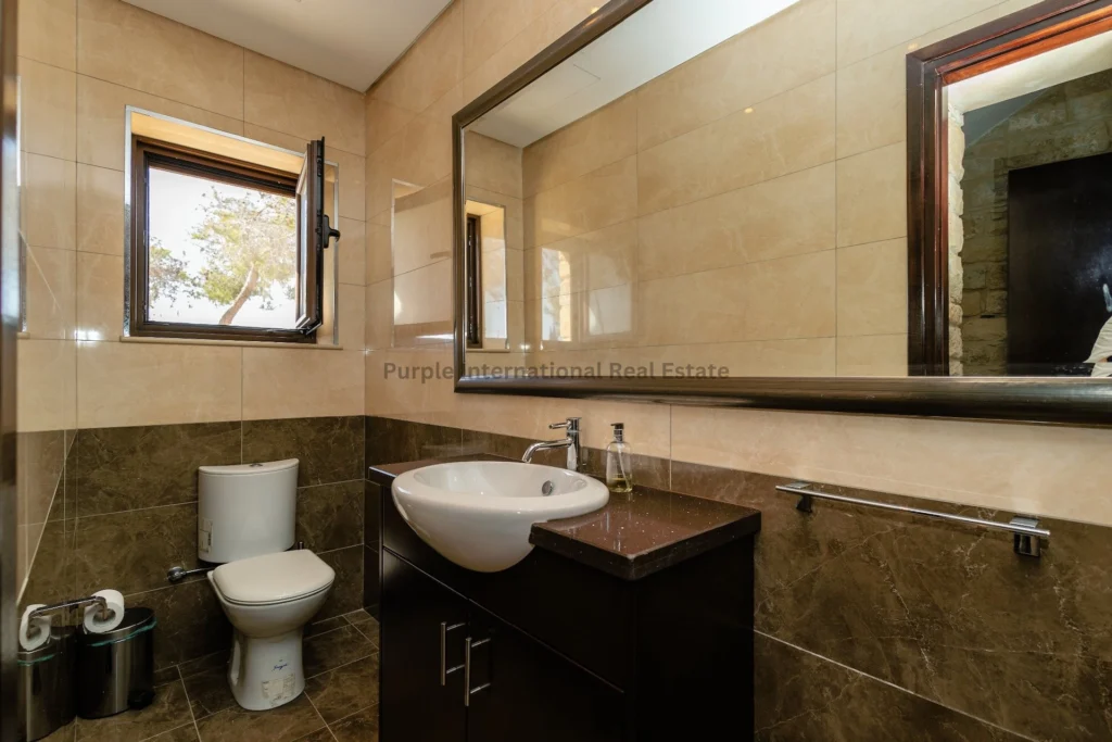 470m² House for Sale in Pervolia Larnacas