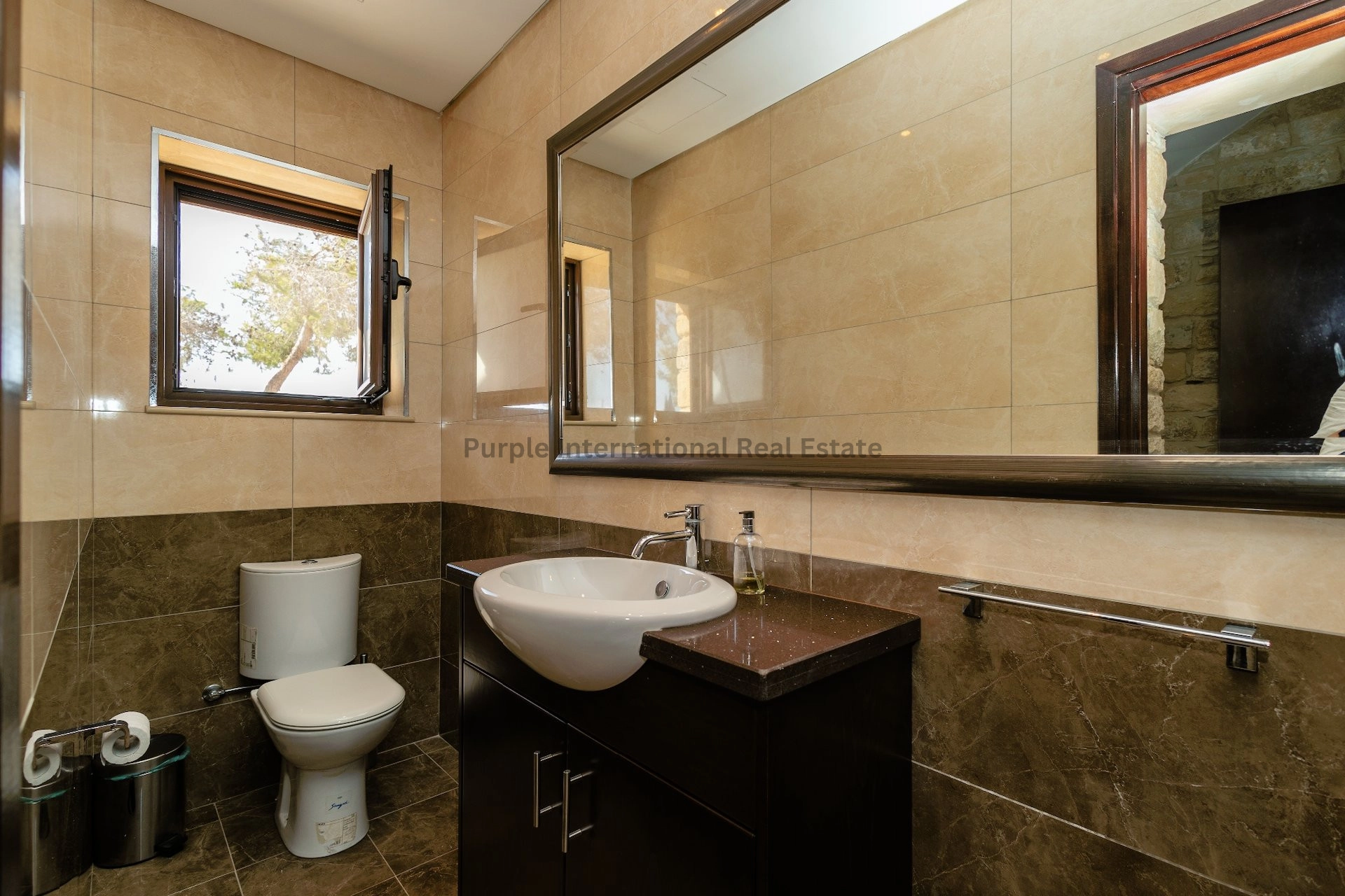 470m² House for Sale in Pervolia Larnacas
