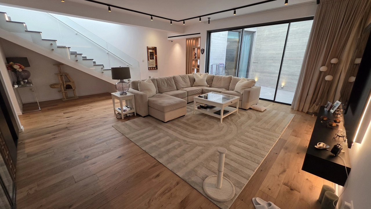 5 Bedroom House for Sale in Armou, Paphos District